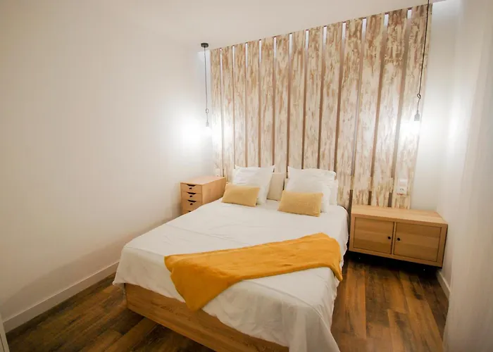 Conil La Dama Y El Vagabundo Conil De La Frontera